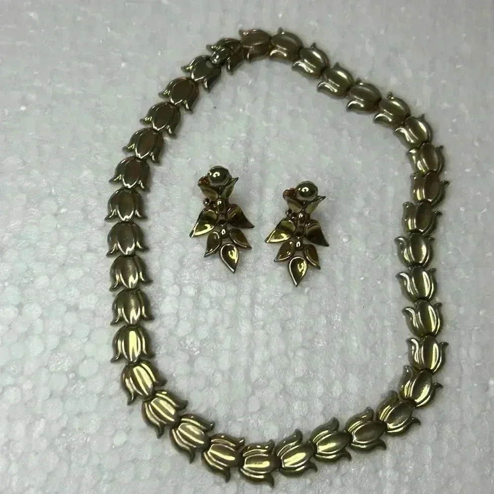 Trifari Necklace Earrings Set Gold Tone Vtg Alfred Phillipe sleek collectable